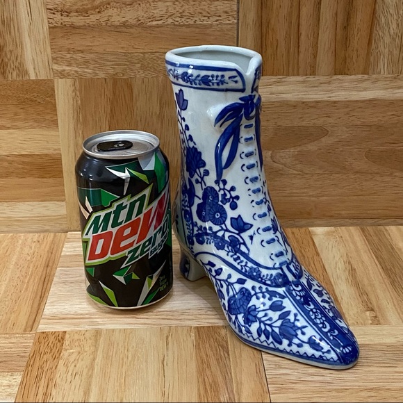 Vintage The Canton Collection by Two’s Co Blue & White Porcelain Boots Planter - Picture 6 of 14